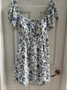 NWT! Hollister White w Blue Flowers mini dress w pockets!